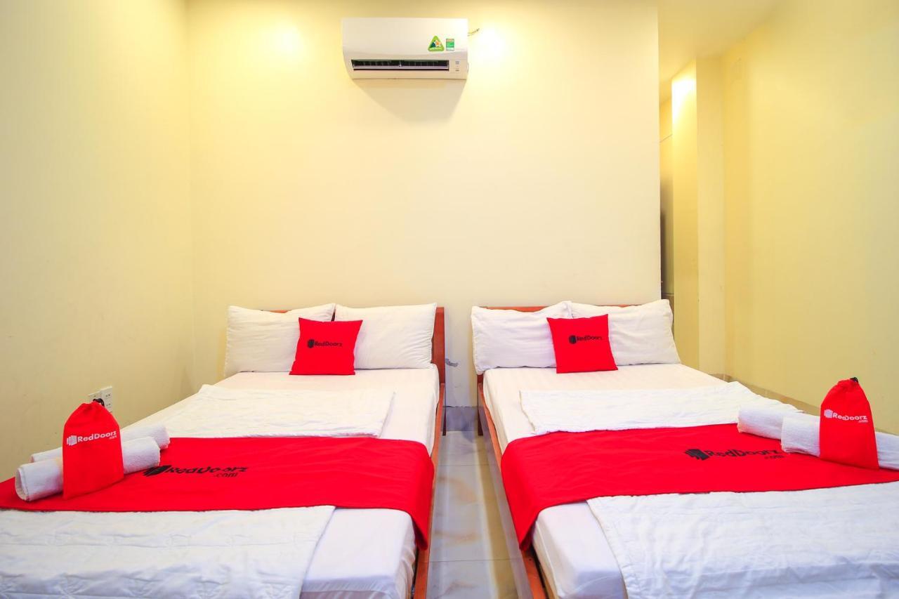 Reddoorz Plus @ Dong Den Street Hotel Thành Pho Ho Chí Minh Esterno foto