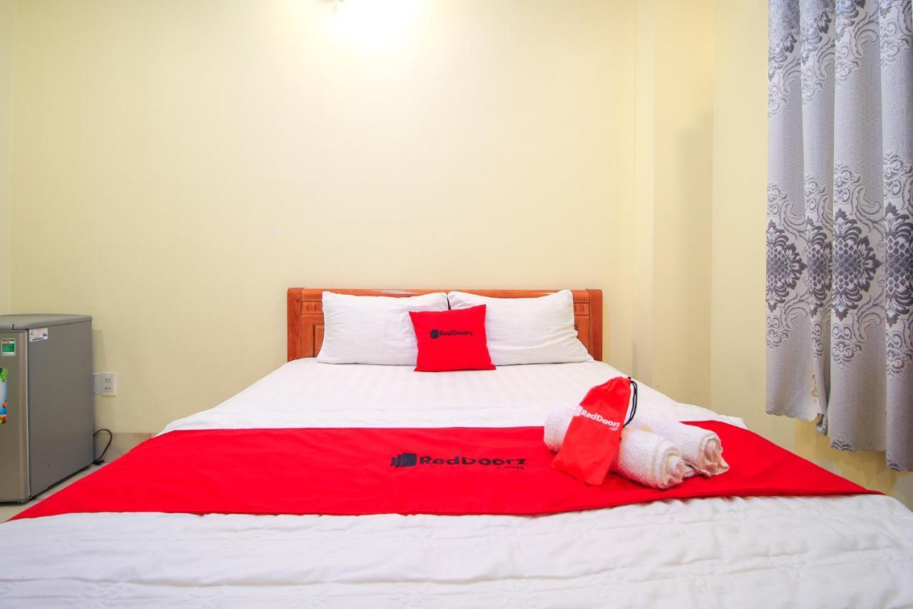 Reddoorz Plus @ Dong Den Street Hotel Thành Pho Ho Chí Minh Esterno foto