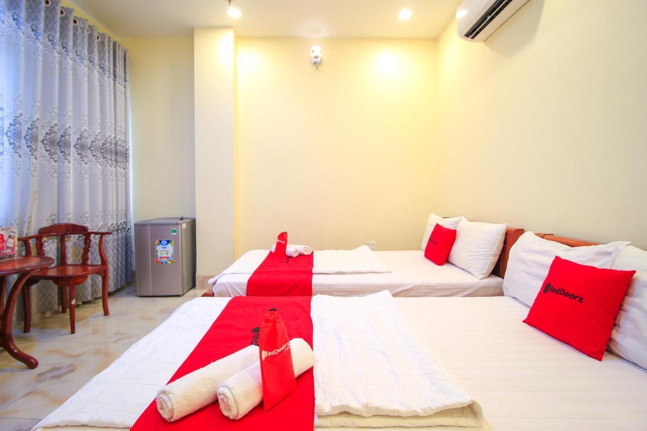 Reddoorz Plus @ Dong Den Street Hotel Thành Pho Ho Chí Minh Esterno foto